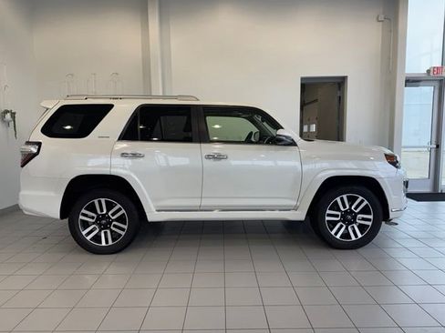 Used 2018 Toyota 4Runner Limited AWD/4WD image 33