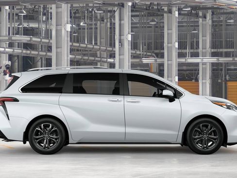 New 2026 Toyota Sienna Platinum AWD/4WD image 12