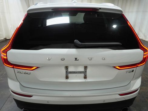 Used 2021 Volvo XC60 T5 Momentum w/ Premium Package AWD/4WD image 5