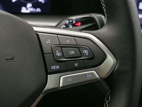 New 2025 Volkswagen Tiguan SE image 25