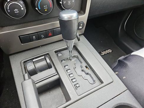 Used 2011 Jeep Liberty Renegade w/ Trailer Tow Class III Group image 10