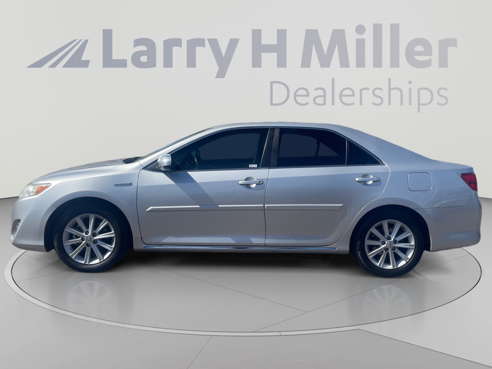 Used 2013 Toyota Camry XLE w/ Convenience Pkg FWD image 2