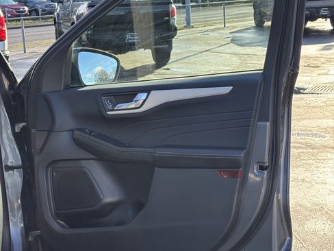 Used 2021 Ford Escape SE image 11