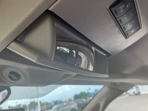 Used 2013 Chrysler Town & Country Touring FWD image 18
