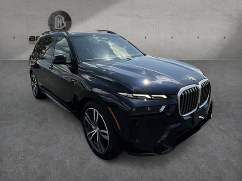 Used 2023 BMW X7 xDrive40i w/ M Sport Package AWD/4WD image 3
