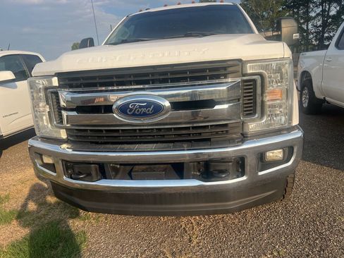 Used 2019 Ford F350 XLT w/ XLT Value Package AWD/4WD image 2
