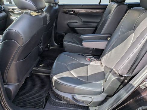 Used 2022 Toyota Highlander Limited AWD/4WD image 23