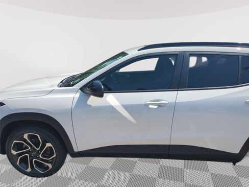 Used 2024 Chevrolet Trax RS w/ Sunroof Package FWD image 19