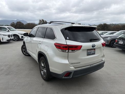 Used 2019 Toyota Highlander Limited Platinum image 2