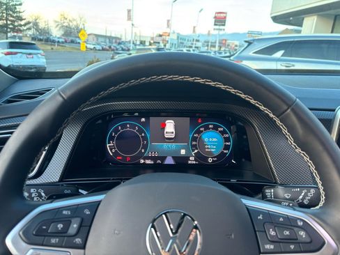 Used 2025 Volkswagen Atlas Cross Sport SEL image 17