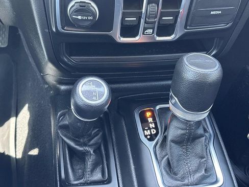 Used 2023 Jeep Gladiator Sport AWD/4WD image 11