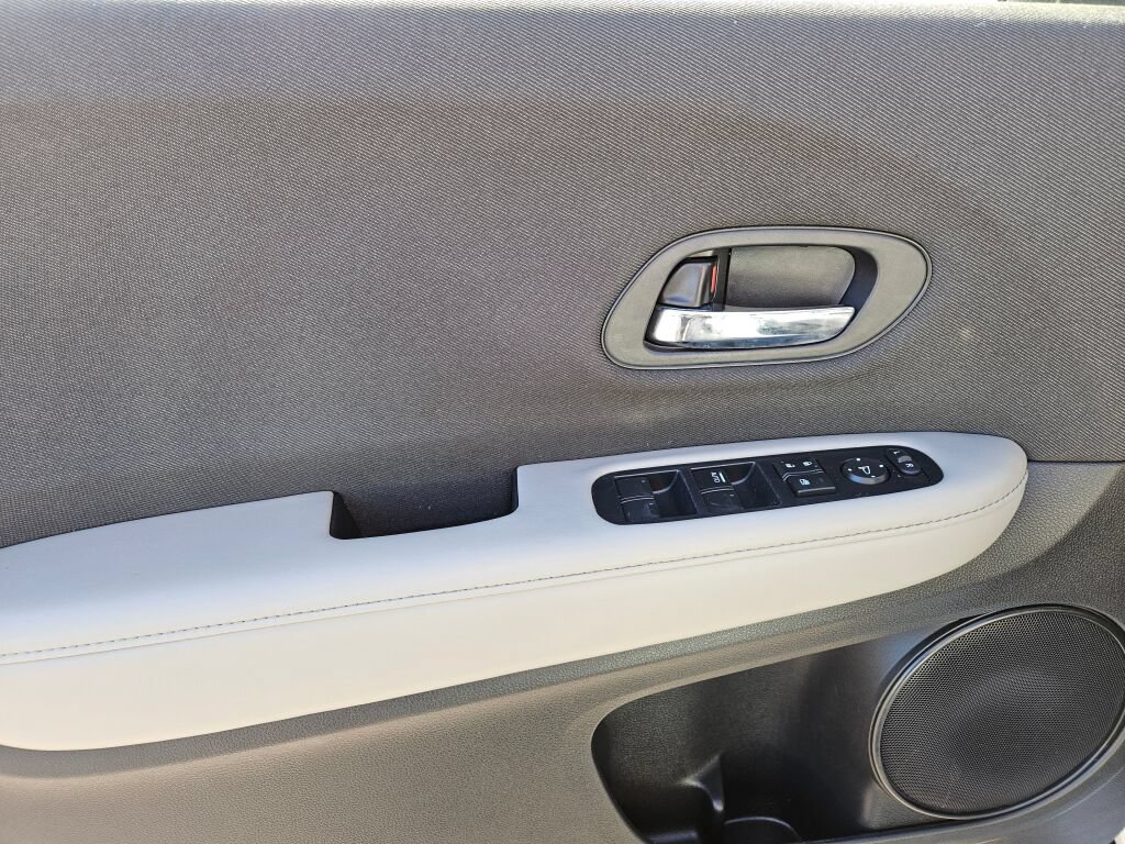 Used 2020 Honda HR-V LX image 18