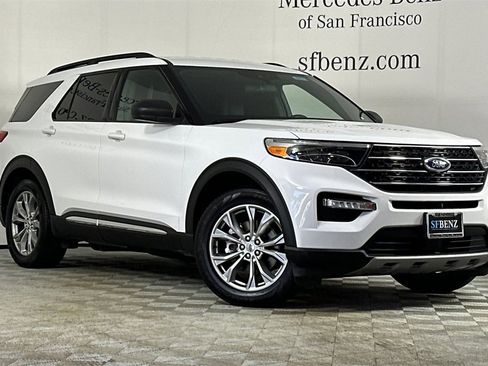 Used 2020 Ford Explorer XLT w/ Equipment Group 202A image 2