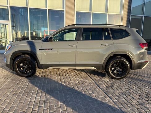 Certified 2025 Volkswagen Atlas Peak Edition SE image 3