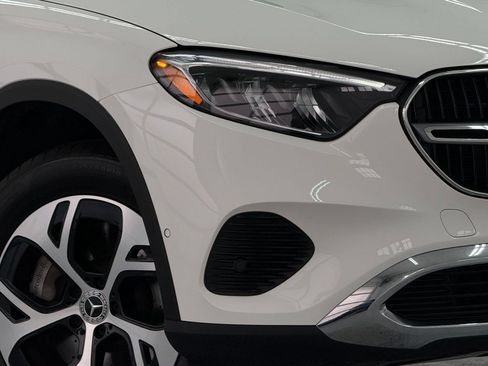 Used 2025 Mercedes-Benz GLC 350e 4MATIC image 10