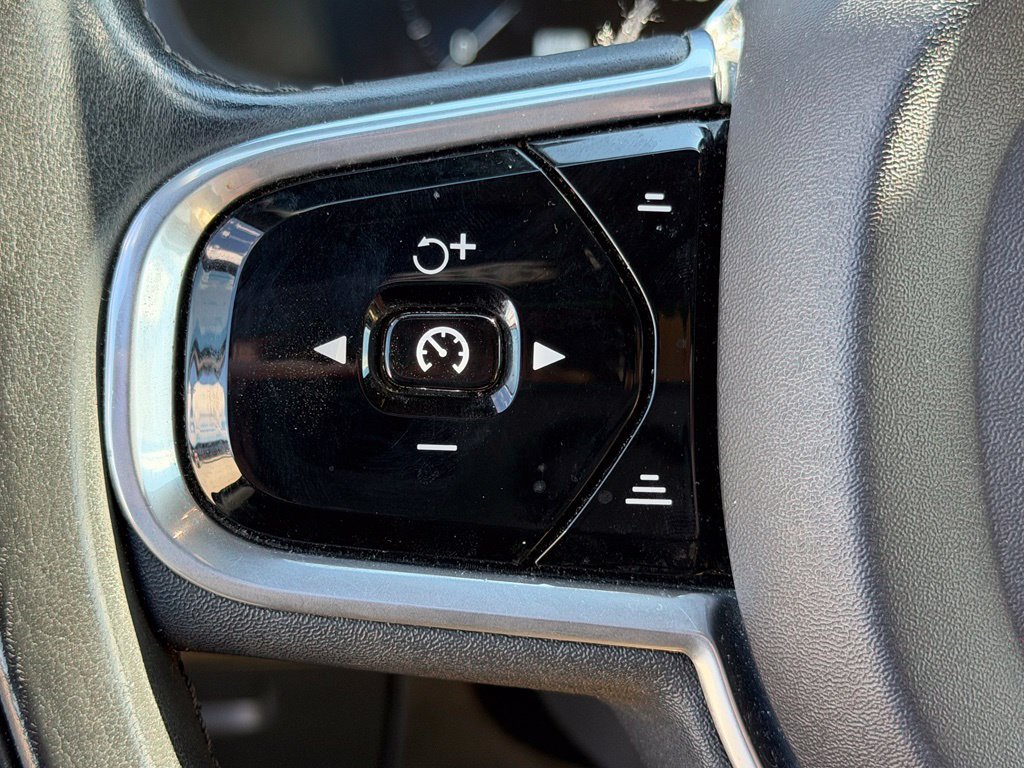 Used 2017 Volvo XC90 T6 Momentum w/ Vision Package AWD/4WD image 22