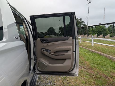 Used 2019 GMC Yukon XL SLT w/ Open Road Package AWD/4WD image 12