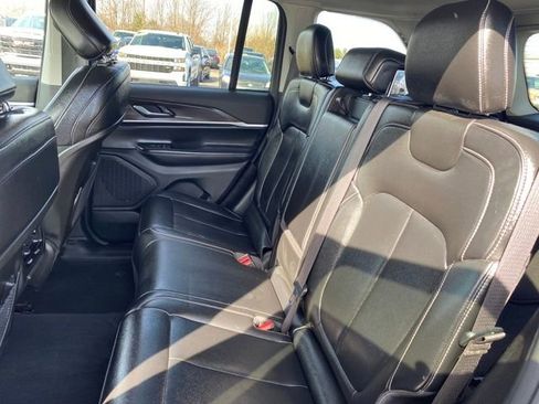 Used 2023 Jeep Grand Cherokee Limited image 16