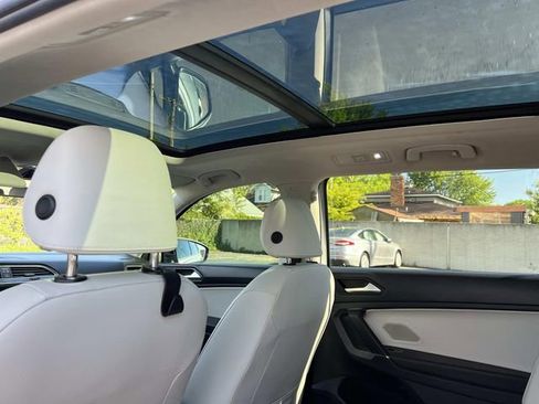 Used 2020 Volkswagen Tiguan SE w/ Panoramic Sunroof Package FWD image 15