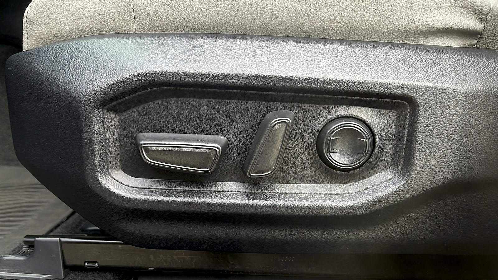 Used 2024 Toyota Tundra Limited AWD/4WD image 27