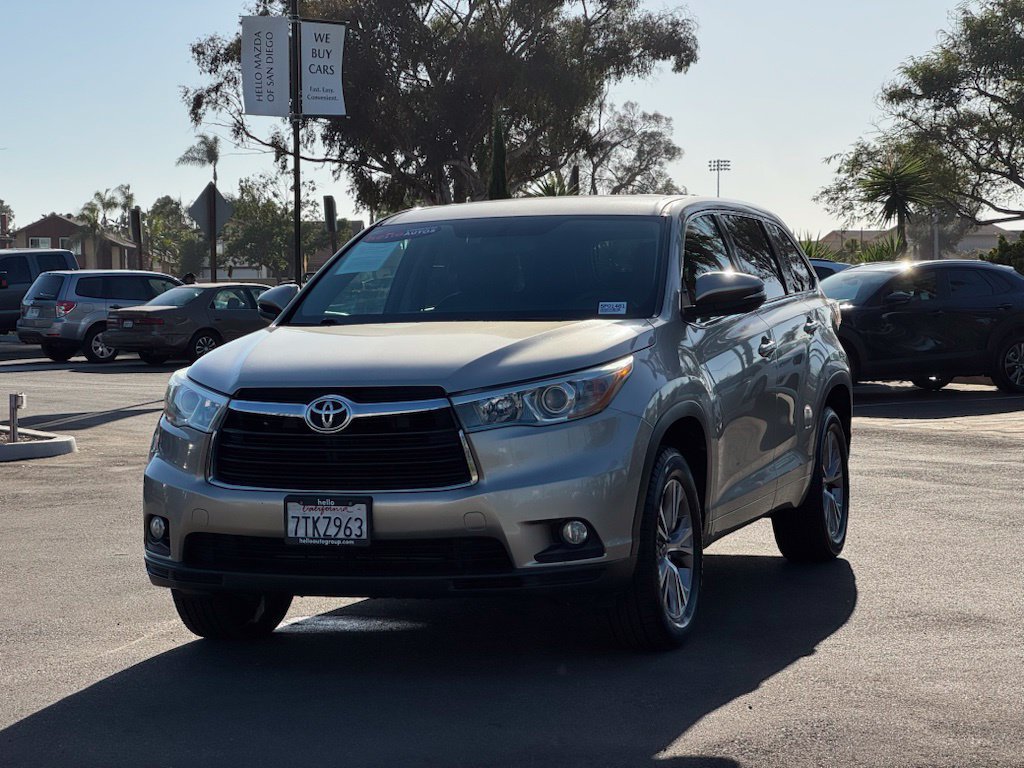 Used 2016 Toyota Highlander Plus FWD image 5