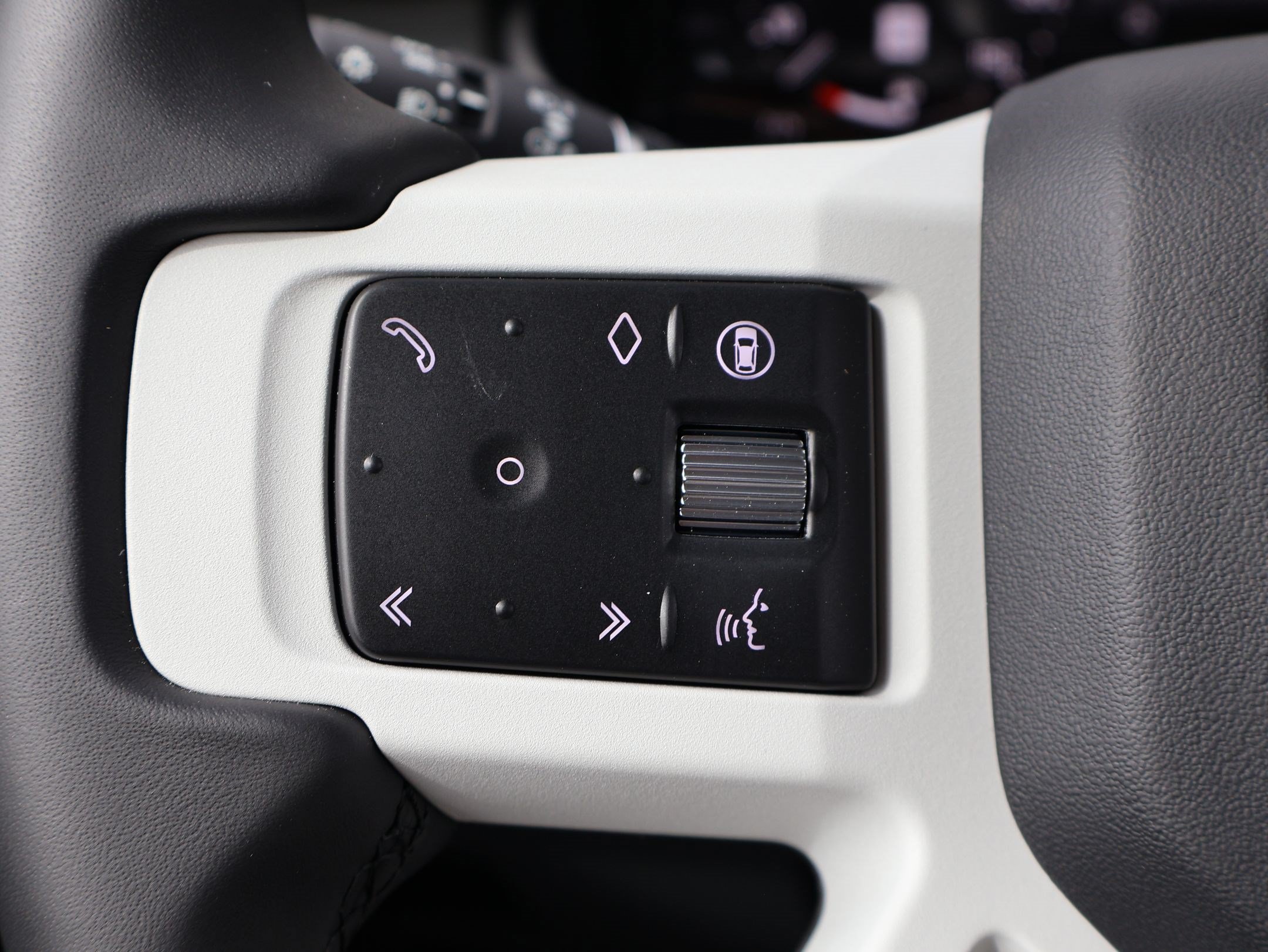 Used 2026 Land Rover Defender 110 X-Dynamic SE AWD/4WD image 19