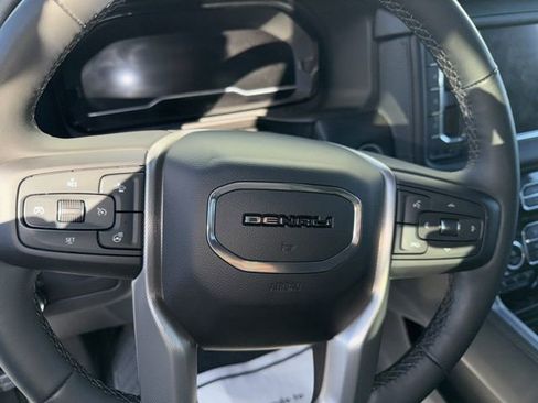 Used 2023 GMC Yukon XL Denali image 36