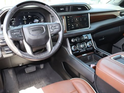 Used 2023 GMC Yukon Denali Ultimate AWD/4WD image 5