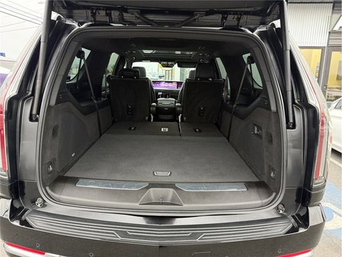 Used 2025 Cadillac Escalade ESV Premium Luxury image 46