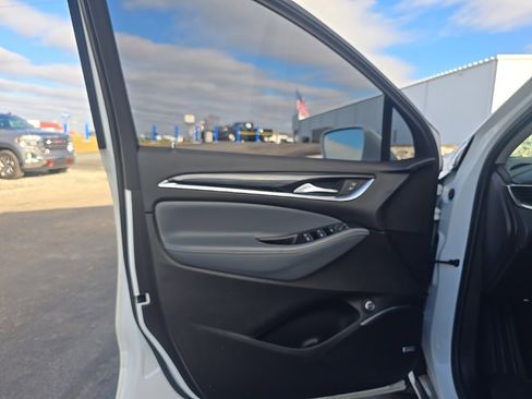 Used 2020 Buick Enclave Essence w/ Sound and Sites Package image 11