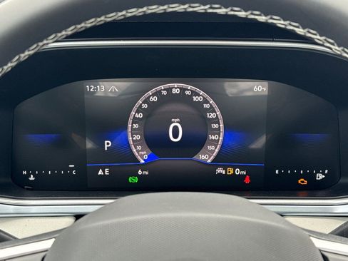 New 2026 Volkswagen Taos SE image 24