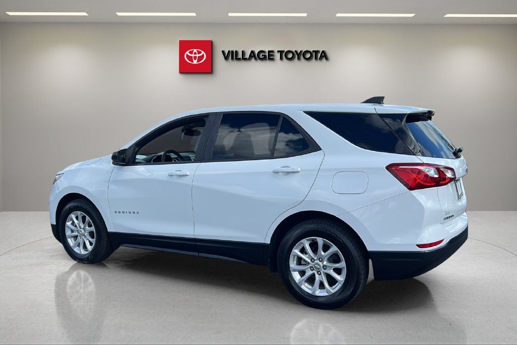 Used 2021 Chevrolet Equinox LS w/ LS Convenience Package FWD image 3