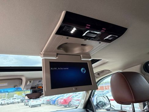 Used 2019 Cadillac Escalade Premium Luxury AWD/4WD image 45