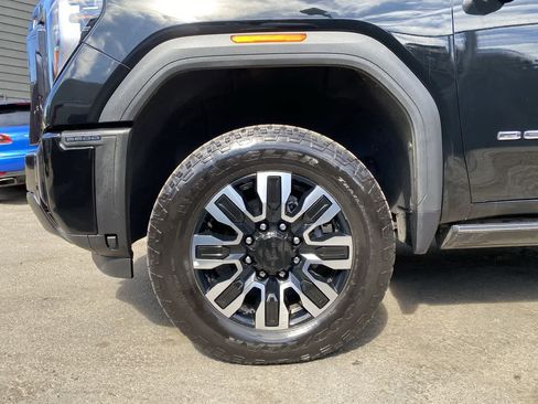 Used 2024 GMC Sierra 2500 Denali Ultimate AWD/4WD image 11