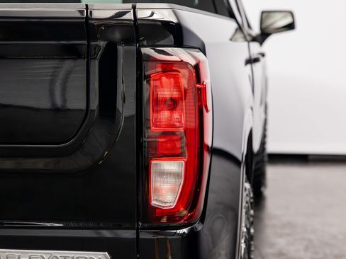 Used 2024 GMC Sierra 1500 Elevation w/ LPO, Elevation Black Package AWD/4WD image 19