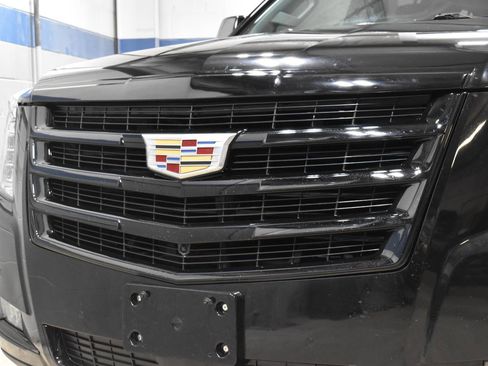 Used 2019 Cadillac Escalade Premium Luxury image 18