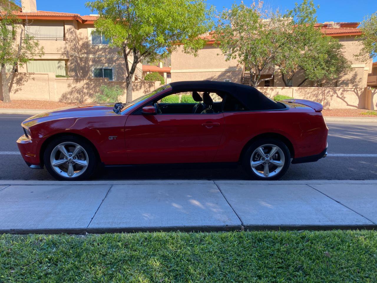Used 2010 Ford Mustang GT RWD image 16