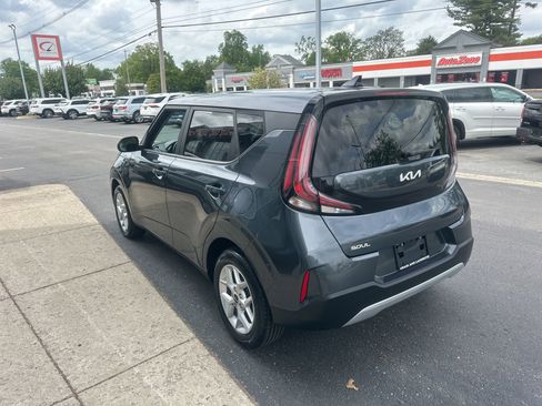 Used 2023 Kia Soul LX w/ Option Group 015 FWD image 5