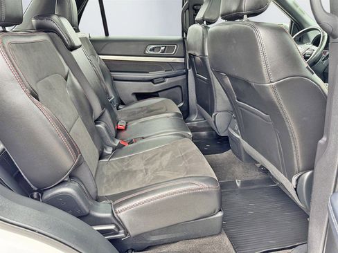 Used 2018 Ford Explorer XLT w/ Equipment Group 202A image 25