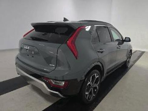 Used 2023 Kia Niro SX Touring FWD image 4