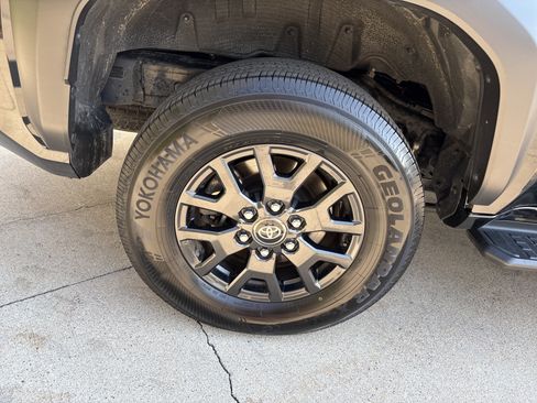Used 2025 Toyota 4Runner SR5 AWD/4WD image 35