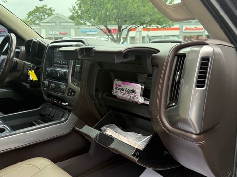 Used 2018 Chevrolet Silverado 1500 LTZ Z71 w/ Centennial Edition AWD/4WD image 30