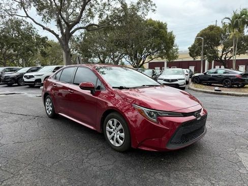 Used 2022 Toyota Corolla LE image 3