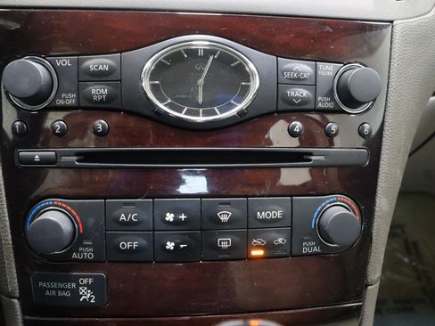 Used 2011 INFINITI G37 Journey w/ Premium Pkg image 24