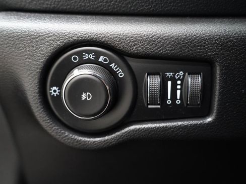 Used 2021 Chrysler Pacifica Touring-L w/ Uconnect Theater Family Group image 22