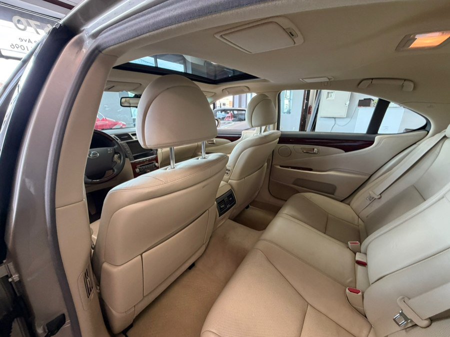 Used 2011 Lexus LS 460 w/ Comfort Pkg RWD image 31