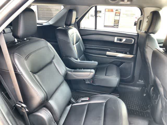 Used 2024 Ford Explorer XLT w/ Equipment Group 202A AWD/4WD image 17