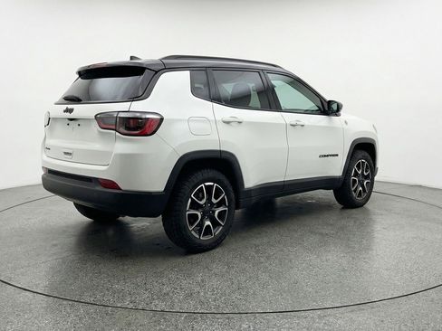 Used 2025 Jeep Compass Trailhawk image 9