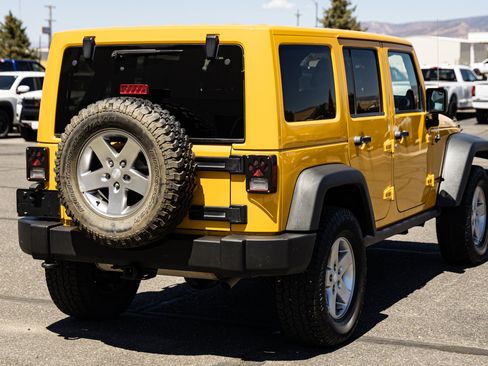 Used 2012 Jeep Wrangler Unlimited Rubicon w/ Connectivity Group AWD/4WD image 4