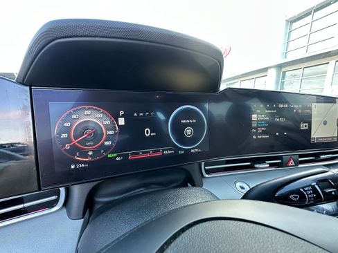 Used 2024 Hyundai Elantra Limited image 38